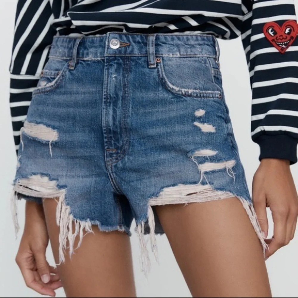 (A6) Zara signature denim The high waist short and Vesti‎ blue, Size 6, NWT